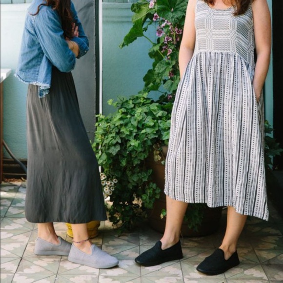 Allbirds women’s Black wool slip on loungers shoes - Picture 5 of 8